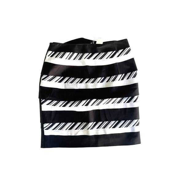 WHITE HOUSE BLACK MARKET LAYERED BLACK AND WHITE SKIRT, 12 - Picture 2 of 3